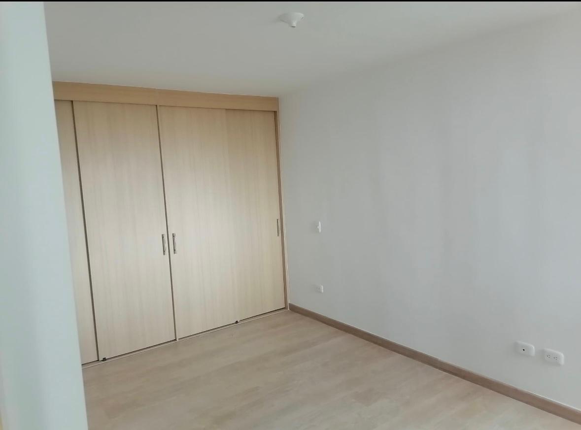 Apartamento 60 mts2 en La Felicidad con garaje cubierto.
