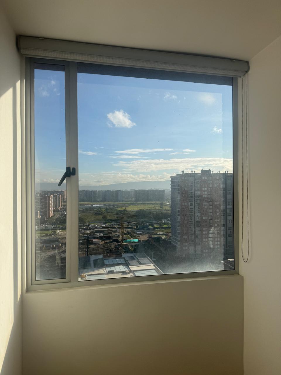 Apartamento 60 mts2 en La Felicidad con garaje cubierto.