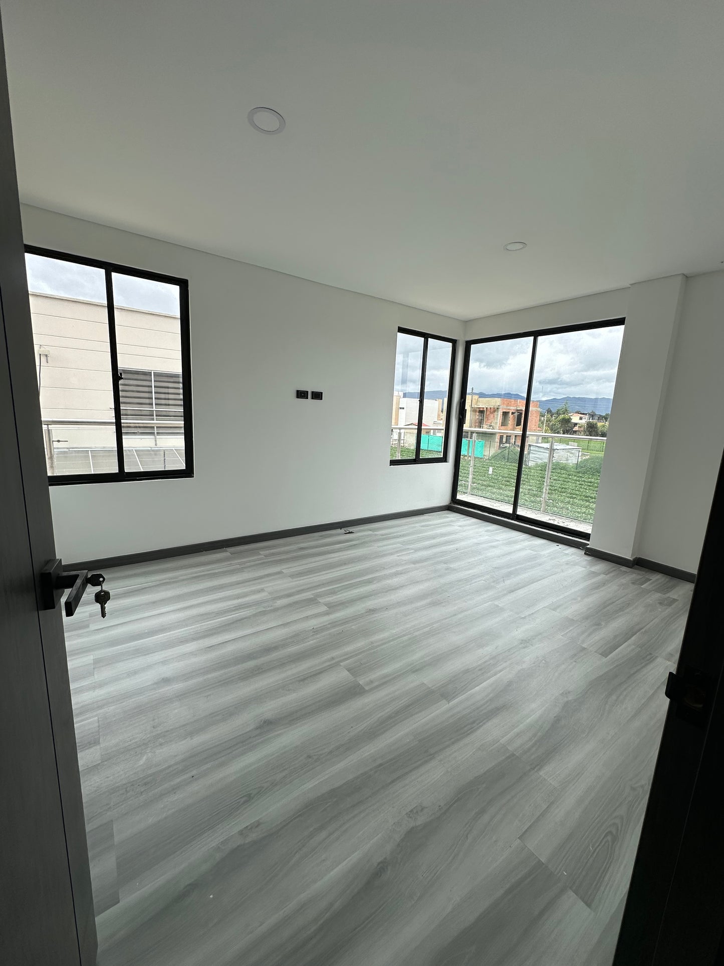 Hermosas Casas en Cota de 155 Mts2 - Garaje doble y excelentes zonas verdes !!