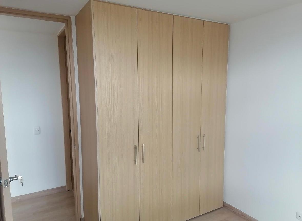 Apartamento 60 mts2 en La Felicidad con garaje cubierto.