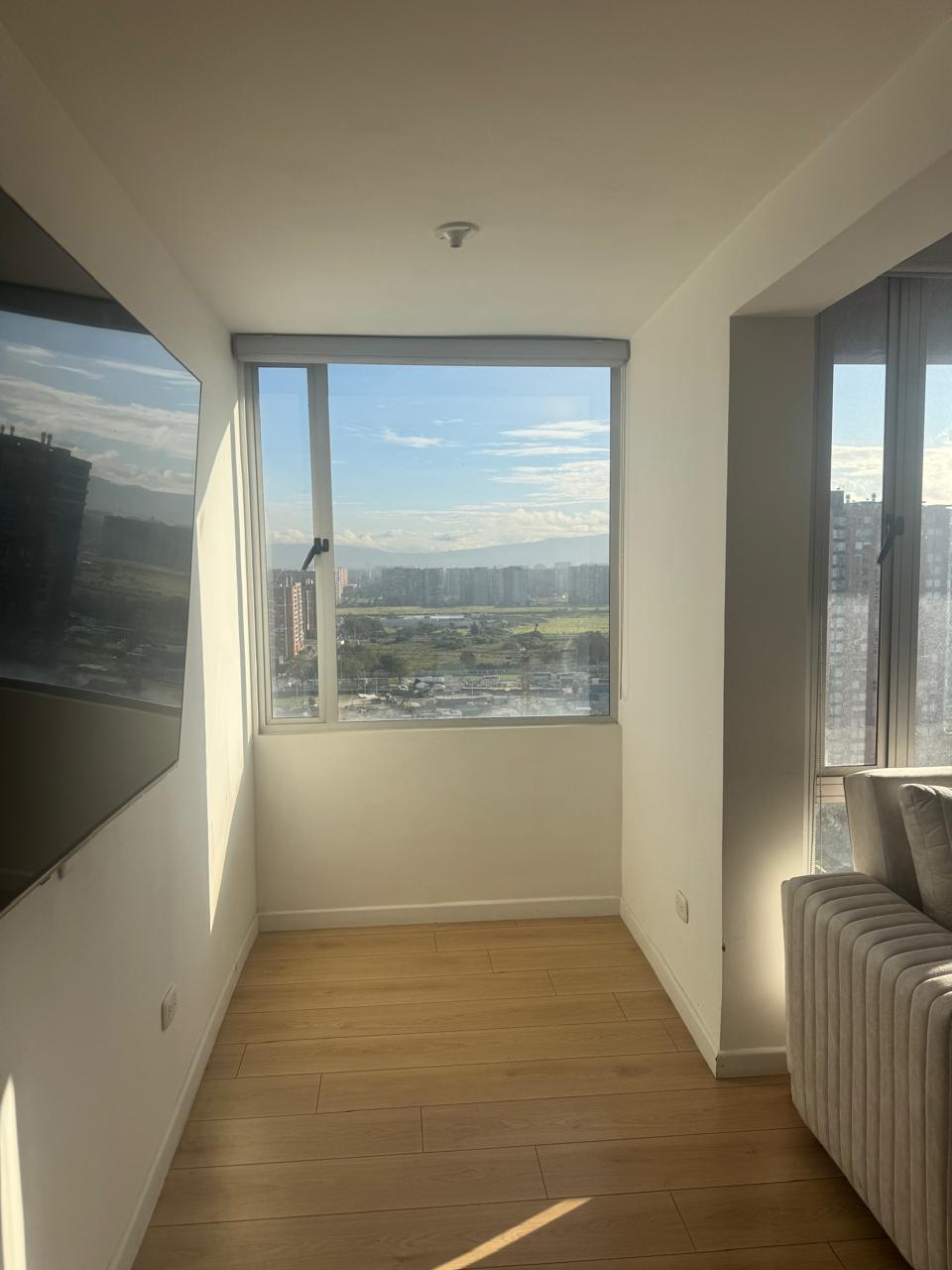 Apartamento 60 mts2 en La Felicidad con garaje cubierto.